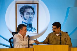 Colombian President Juan Manuel Santos (l) and Venezuelan President Nicolas Maduro (r) at the meeting on Aug. 11, 2016, to discuss reopening the common border. EFE