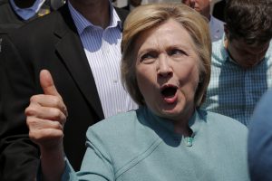 Democratic presidential candidate Hillary Clinton released Friday the joint 2015 tax return she filed for herself and husband Bill, which shows an income of $10.6 million, on which they paid an effective tax rate of 43.2 percent, including federal, state and local taxes. EFE