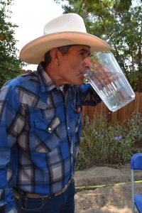 Tras años de una sequía que dejó secos sus pozos, los grifos de las viviendas de la zona rural de Porterville, al norte de Los Ángeles, comienzan a recibir agua potable, lo que permitirá a los vecinos olvidarse de los camiones cisterna y el agua embotellada. EFE