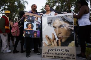 La residencia del fallecido Prince y su estudio de grabación se convertirán en un museo a partir del 6 de octubre, según los planes desvelados hoy por Bremer Trust, la entidad fiduciaria encargada de controlar las posesiones del artista. EFE