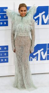 La cantante estadounidense Beyoncé en la alfombra roja de la XXXIII edición de MTV Video Music Awards (VMA) en el Madison Square Garden, en Nueva York, Nueva York, Estados Unidos, hoy 28 de agosto de 2016. EFE