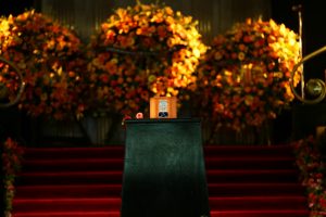 Vista general del homenaje al cantante y compositor mexicano Juan Gabriel hoy, lunes 5 de septiembre de 2016, en el Palacio de Bellas Artes de Ciudad de México (México). Foto EFE