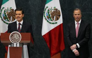 El recién nombrado secretario mexicano de Hacienda y Crédito Público, José Antonio Meade, aseguró hoy al tomar posesión del cargo que mañana entregará al Congreso un paquete económico "serio, responsable y con profunda responsabilidad social". EFE