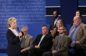 Democrat Hillary Clinton (R) speaks during the second Presidential Debate at Washington University in St. Louis, Missouri, USA, 09 October 2016. The third and final debate will be held 19 October in Nevada. EFE/GARY HE