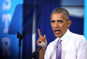 El presidente estadounidense, Barack Obama, habla en un evento de campaña de la candidata presidencial demócrata Hillary Clinton hoy, 20 de octubre de 2016, en Miami Gardens, Florida. EFE/CRISTOBAL HERRERA