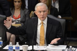 Senador por Alabama, Jeff Sessions, en Washington, Estados Unidos. El presidente electo de EEUU, Donald Trump, ha ofrecido el cargo de fiscal general del país a Jeff Sessions, informaron hoy, 18 de noviembre de 2016, los medios estadounidenses que citan fuentes cercanas al futuro mandatario. Sessions, senador desde 1996 y quien forma parte del comité judicial de la Cámara Alta del Congreso de EEUU, es un opositor frontal a la reforma migratoria. EFE