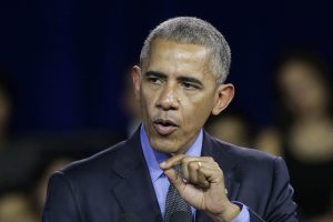 El presidente de Estados Unidos, Barack Obama, habla durante un encuentro con jóvenes líderes de América Latina y el Caribe hoy, sábado 19 de noviembre de 2016, en la sede de la Universidad Católica del Perú, en Lima (Perú). Obama se encuentra en la capital peruana para participar en la cumbre de líderes del Foro de Cooperación Económica Asia-Pacífico (APEC). EFE