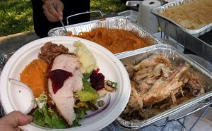 Un plato compuesto por pavo asado, papas, arroz, frijoles negros, masa de cerdo y ensalada que se degustó durante la cena de Acción de Gracias en una casa de Miami, Florida. Si hay una celebración típica y únicamente estadounidense es la del día de Acción de Gracias, aunque la mayoría de los alimentos que se consumen en esta fecha son producto de la geografía y el ingenio de las culturas prehispánicas de lo que hoy es América Latina. EFE