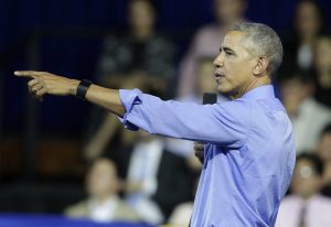 El presidente de Estados Unidos, Barack Obama, habla durante un encuentro con jóvenes líderes de América Latina y el Caribe hoy, sábado 19 de noviembre de 2016, en la sede de la Universidad Católica del Perú, en Lima (Perú). Obama se encuentra en la capital peruana para participar en la cumbre de líderes del Foro de Cooperación Económica Asia-Pacífico (APEC). EFE