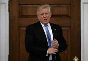 epa05640081 US President-elect Donald Trump speaks briefly to the media at the clubhouse of Trump International Golf Club, in Bedminster Township, New Jersey, USA, 20 November 2016. EFE/PETER FOLEY